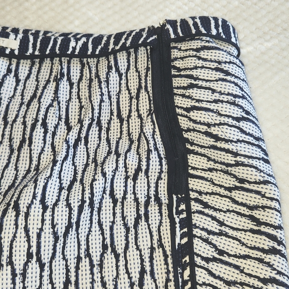 LOFT MINI SKIRT WOMENS SIZE L PETITE NAVY AND WHITE COLOR - Picture 8 of 12